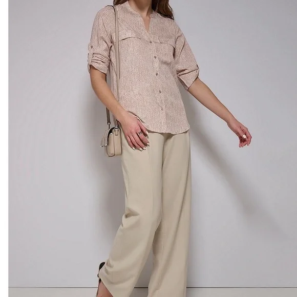 Calvin Klein
Rose Water Banded Collar Long Roll-Tab Sleeve Button Front Top. M - Picture 4 of 11